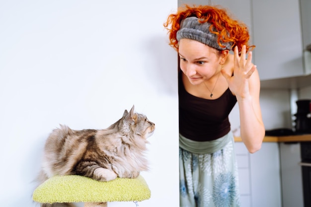 Jak przygotować kota na psa w domu pełnym zwierząt?