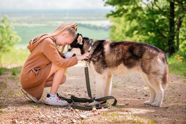 Jak oduczyć psa warczenia w domu?